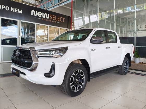 TOYOTA HILUX 2.8 D-4D TURBO DIESEL CD SRV 4X4 AUTOMÁTICO